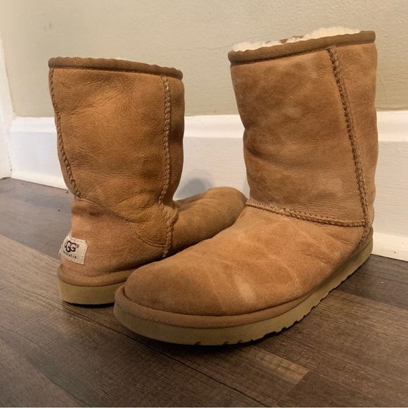 UGGS - Picture 3 of 9